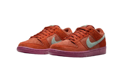 SB Dunk Low Mystic Red Rosewood